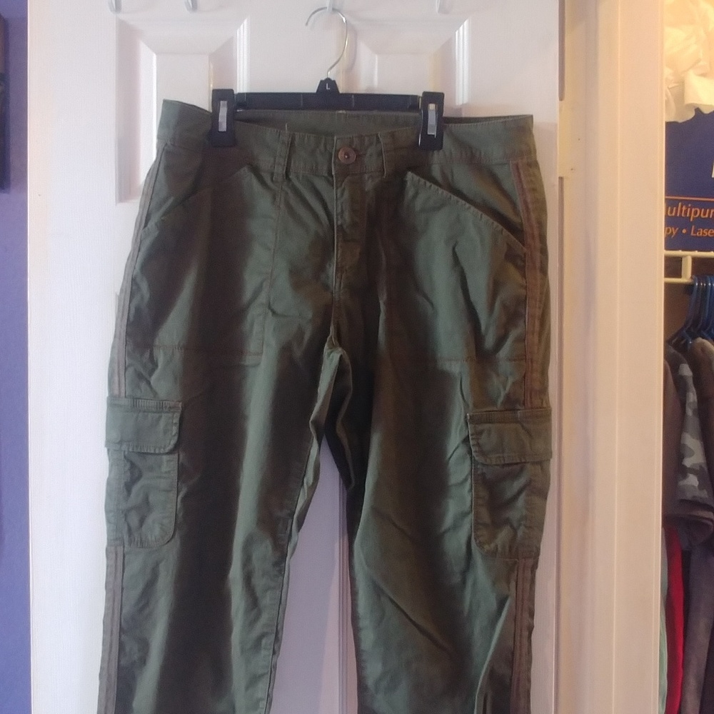 Cargo Capri pants